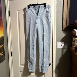 Wrangler 32/34 light wash jeans